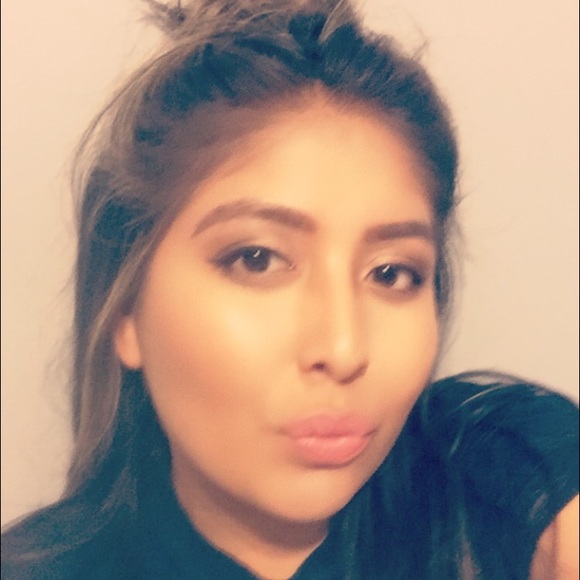 Profile Picture of Viviana Enriquez (@queenvivianaa) on Poshmark