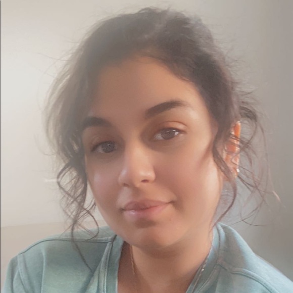 Profile Picture of Cindy Escobar (@cindyescobar377) on Poshmark