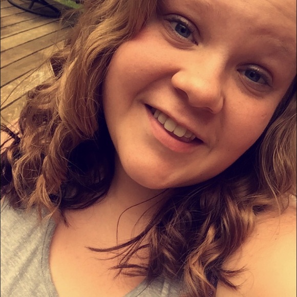 Profile Picture of Kendall Dunbar (@kendall0520) on Poshmark