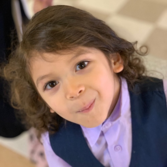 Profile Picture of Christopher Zamanillo (@czamanillo) on Poshmark