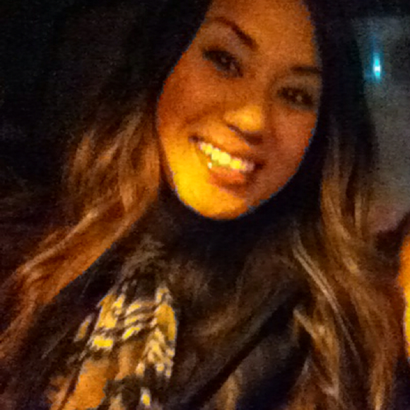 Profile Picture of Alecia Kanamu (@aleciakanamu) on Poshmark