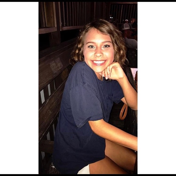 Profile Picture of Stefania Seijo (@stephanieseijo) on Poshmark