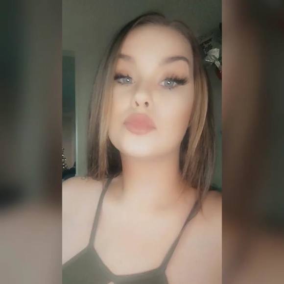 Profile Picture of Caitlin Stgeorge (@cstgeorge1990) on Poshmark