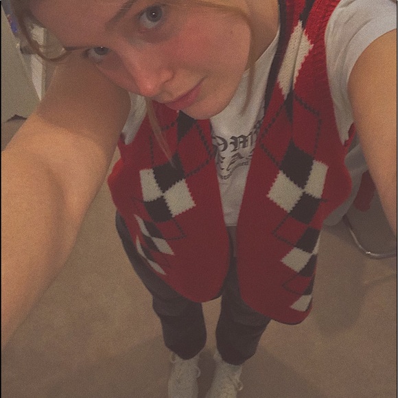 Profile Picture of Haley Mullen (@hmullen99) on Poshmark