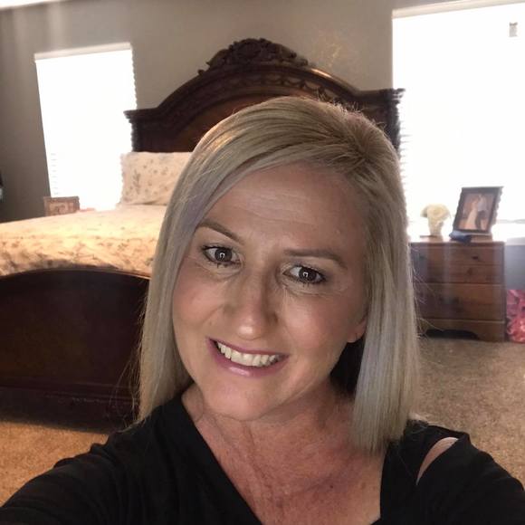 Profile Picture of Melissa Hart pendergraff (@pendergraff1393) on Poshmark