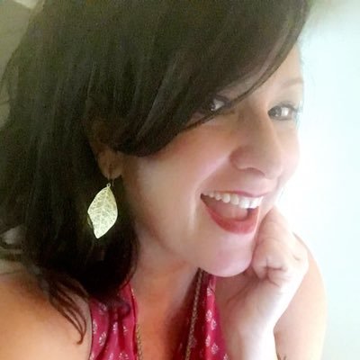 Profile Picture of Angela Wade Simpson (@awadesimpson) on Twitter