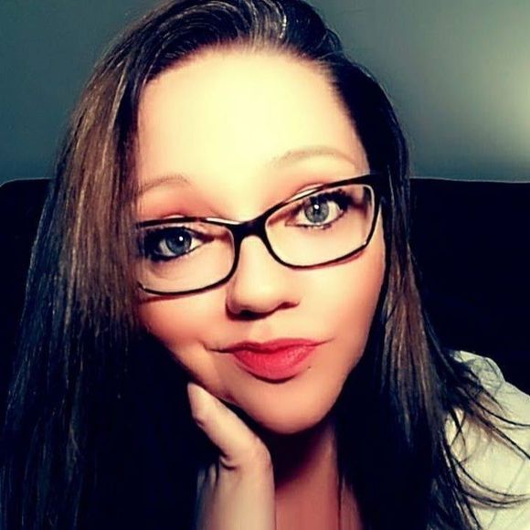 Profile Picture of Miranda Irvin (@cookiepuss43) on Poshmark