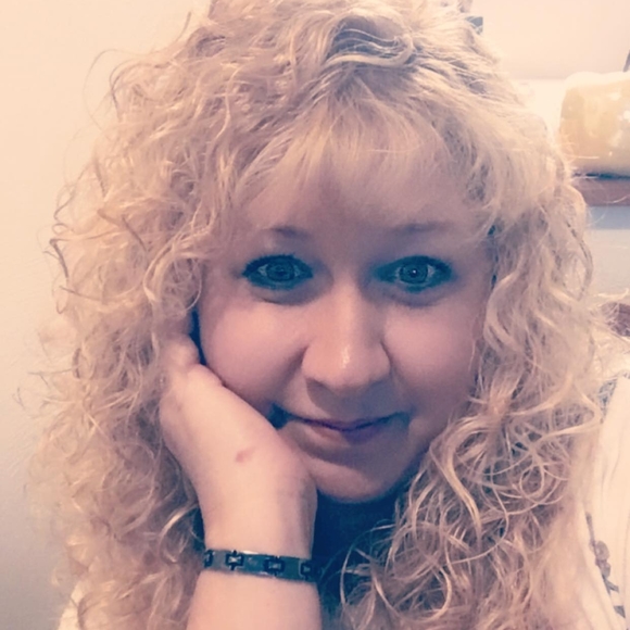 Profile Picture of Carrie Lint (@carrielint) on Poshmark