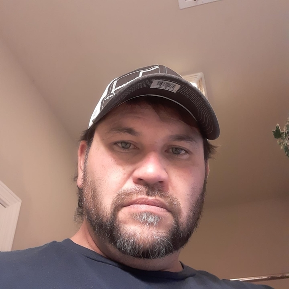 Profile Picture of Mike Leffler (@leffler1975) on Poshmark