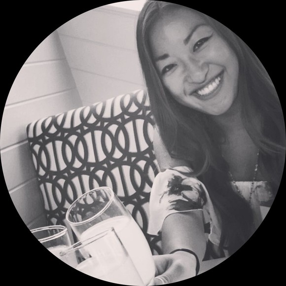 Profile Picture of Karli Komoto (@komotokarli) on Poshmark