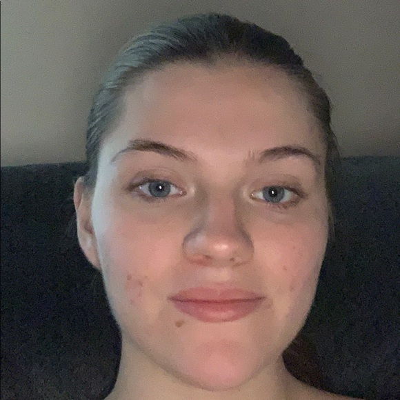 Profile Picture of Sarah Schroeter (@sarah_schroeter) on Poshmark