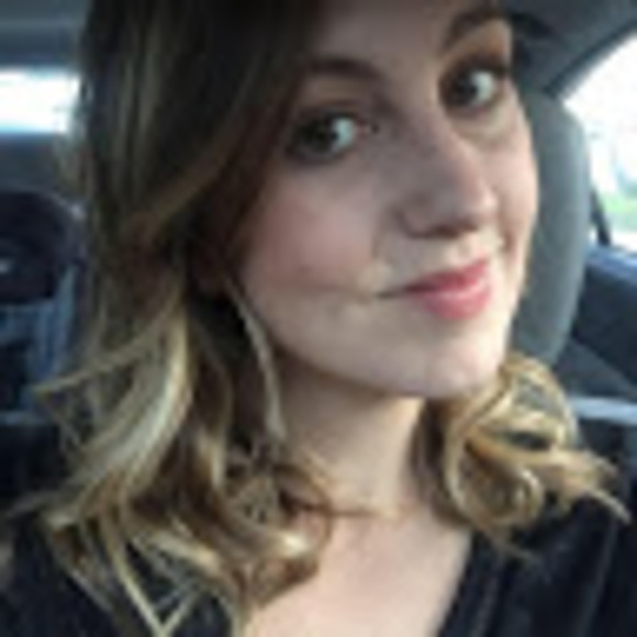 Profile Picture of Lorraine Moroni (@lololemon87) on Poshmark