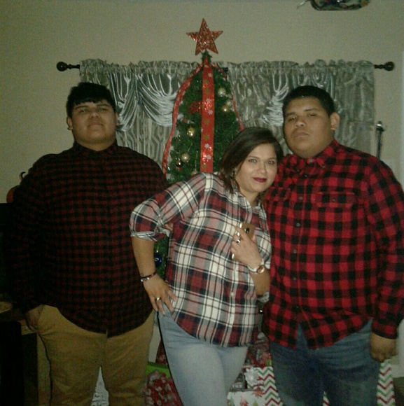 Profile Picture of Daniel Garcia (@danieelll) on Poshmark