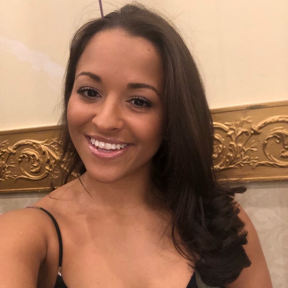 Profile Picture of Courtney Dart (@dartcourt) on Poshmark