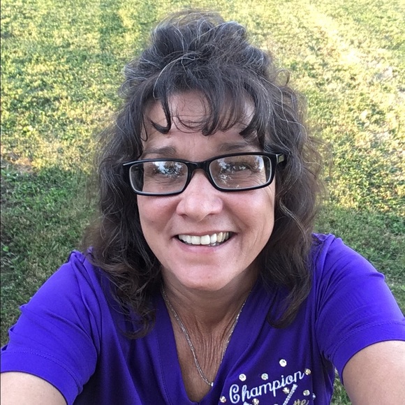 Profile Picture of Christine Miterko (@cmiterko) on Poshmark