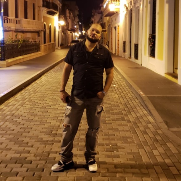 Profile Picture of Antonio Rivera (@anrivera156) on Poshmark