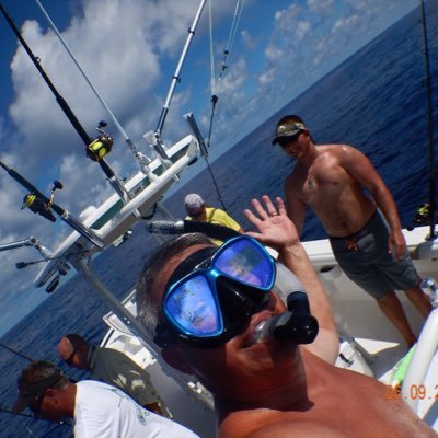 Profile Picture of Chuck Coates (@chuckselfie) on Twitter