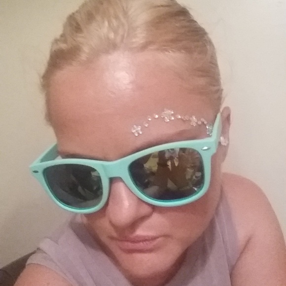 Profile Picture of Magda Radzyminski (@magrad0731) on Poshmark