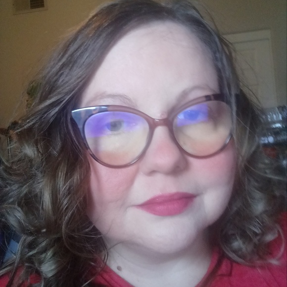 Profile Picture of Ashley Meadows (@ahesson951) on Poshmark
