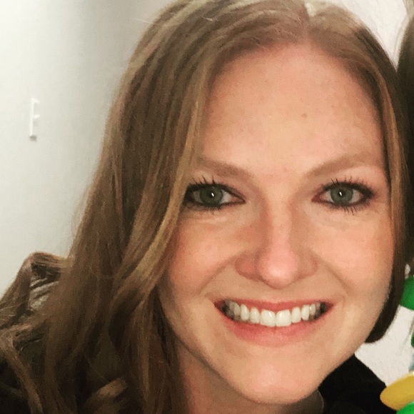 Profile Picture of Amanda Englehart (@amandaenglehart) on Poshmark