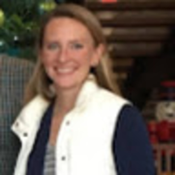 Profile Picture of Anne Catucci (@annecatucci) on Poshmark