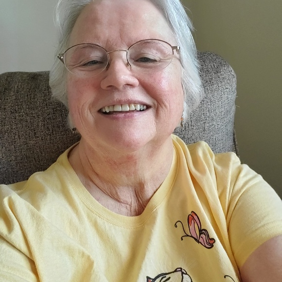 Profile Picture of Brenda Mccoin (@bgmccoin) on Poshmark