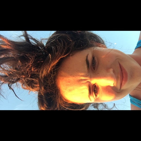 Profile Picture of Lauren Glancey (@laureng37) on Poshmark