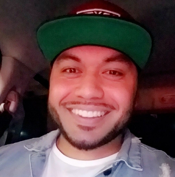 Profile Picture of Tasi Alaalatoa (@kissme44) on Poshmark