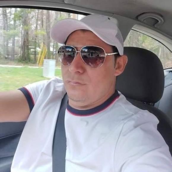 Profile Picture of Herberth Rivera (@herberthr) on Poshmark