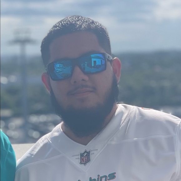 Sebastian Avila - Poshmark Profile Picture of Sebastian Avila (@sebastianavil4) on Poshmark