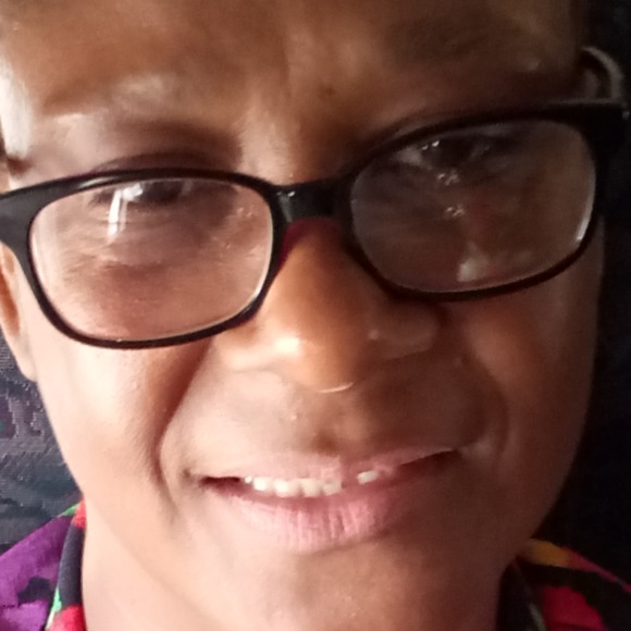Profile Picture of Roxanne Patterson (@shilah997) on Poshmark