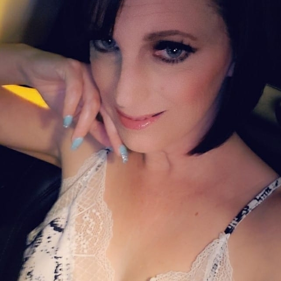 Profile Picture of Cathy Mitchum (@cmitchum37) on Poshmark