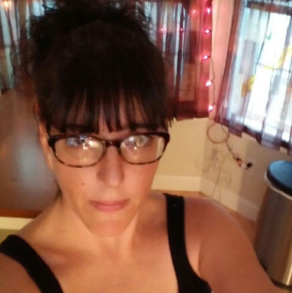 Profile Picture of Angela Diplatzi (@adiplatzi) on Poshmark