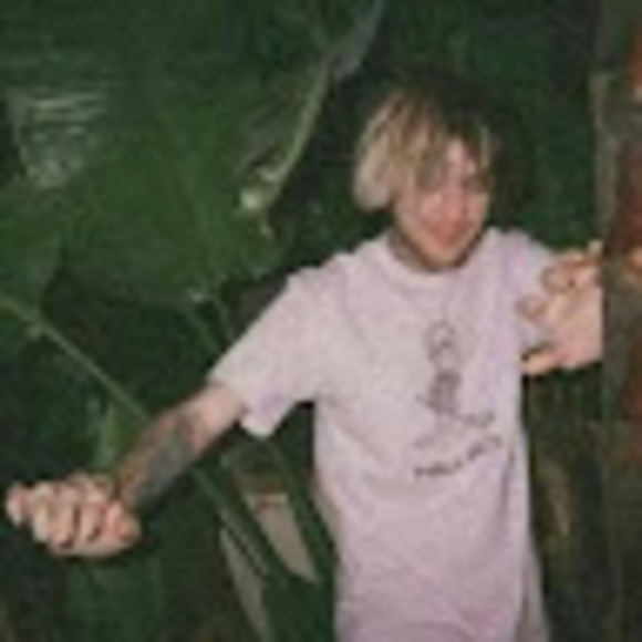 Profile Picture of Oscar Omar (@oscarols777) on Poshmark