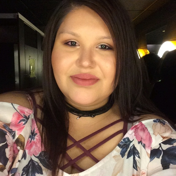 Profile Picture of Tara Pendleton (@tarajo3) on Poshmark