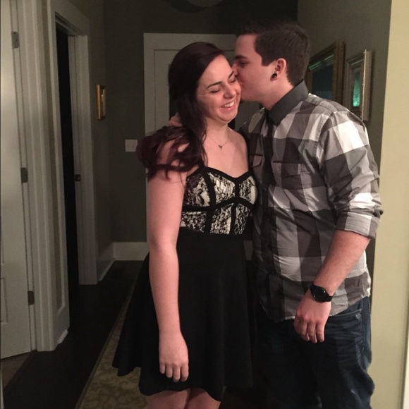 Profile Picture of Megan Uzzolino (@meganuzz) on Poshmark