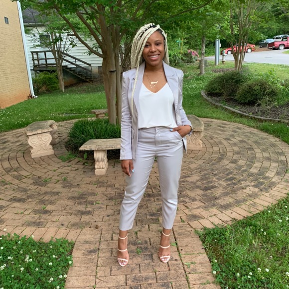 Britney Barber - Poshmark Profile Picture of Britney Barber (@britneythebrand) on Poshmark