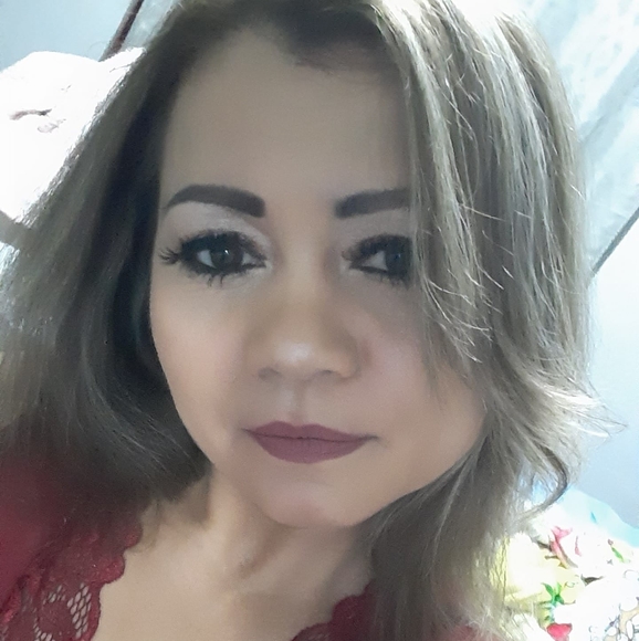 Profile Picture of Gladis Fuentes (@joannafuentes4) on Poshmark