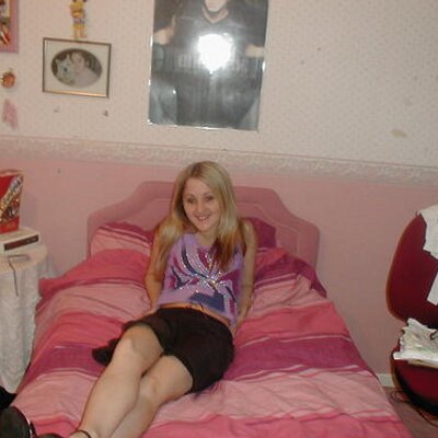 Profile Picture of Clare West (@FoxyRoxy100) on Twitter