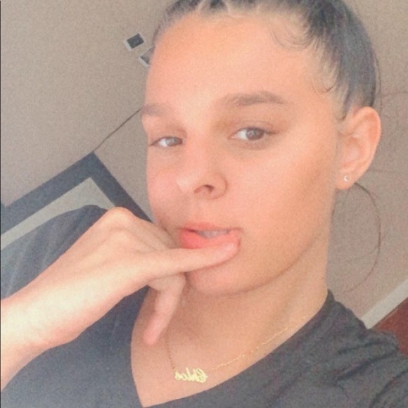 Profile Picture of Chloe Denoyer (@chloe03423) on Poshmark