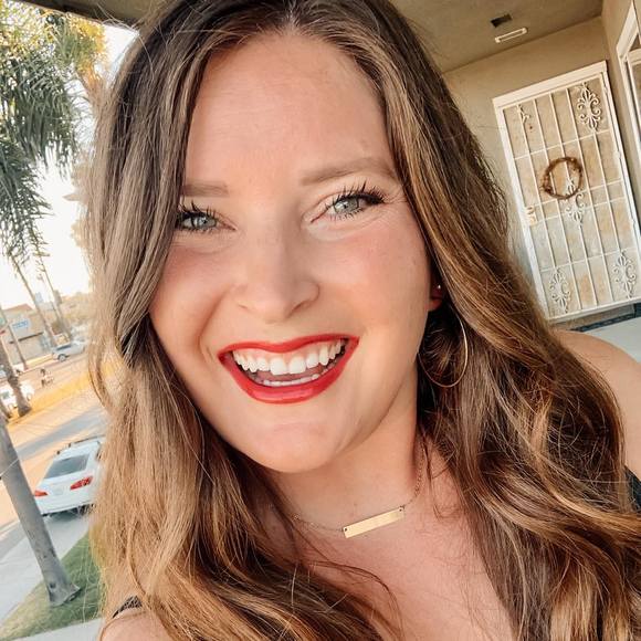 Profile Picture of Lisa Schmuttermair (@lnschmutt) on Poshmark