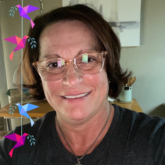 Profile Picture of Lori Whittaker lange (@lange_lori) on Poshmark