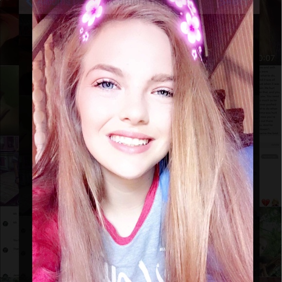 Profile Picture of Peyton Evans (@peyquishia) on Poshmark