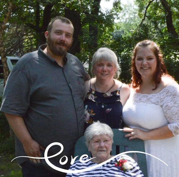 Profile Picture of Kim Sobieck (@kimbersobieck) on Poshmark