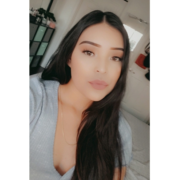 Profile Picture of Lena Flores (@lenaflores) on Poshmark