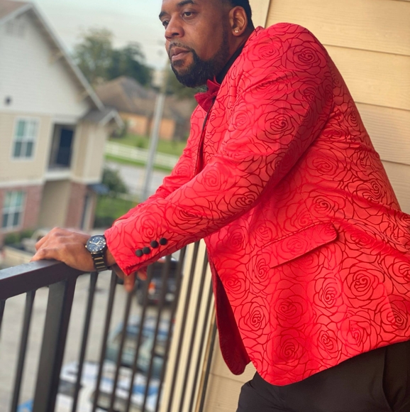 Profile Picture of Jonathan Selvage (@jonjonjj) on Poshmark