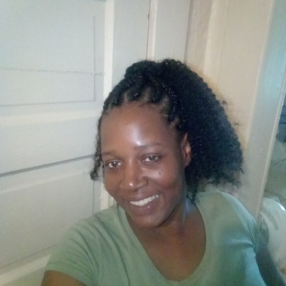 Profile Picture of Sharon Leatherwood (@sl35108) on Poshmark