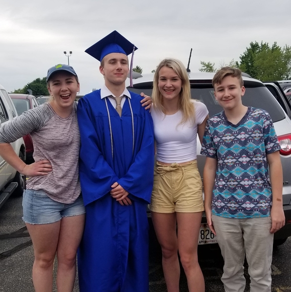 Cindy Gueller - Poshmark Profile Picture of Cindy Gueller (@cguell) on Poshmark