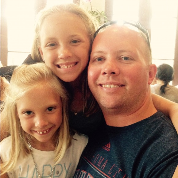 Profile Picture of Melissa Lakins (@malawless10) on Poshmark