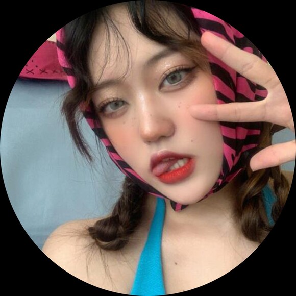 Profile Picture of Violet Violet (@ulszfvlie) on Poshmark